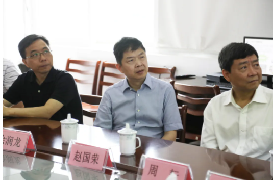 6月4日，省市场监管局党委委员、副局长，省药品监管局党组书记、局长徐润龙带队来公司开展“三服务”活动
